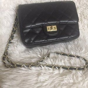 ❌SOLD!❌ Small Quilted Crossbody Bag